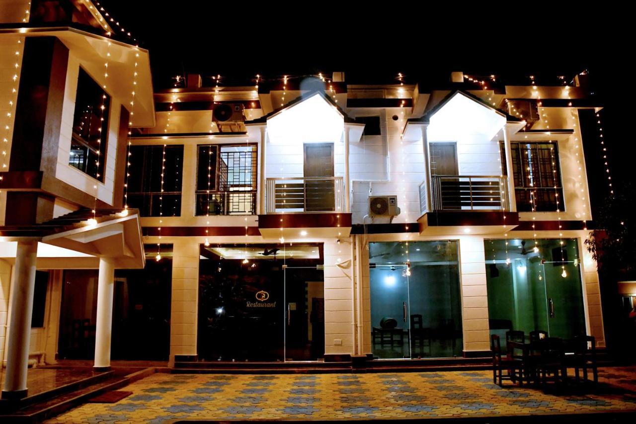 Hotel Aayes And Resort Shanti Niketan Ngoại thất bức ảnh