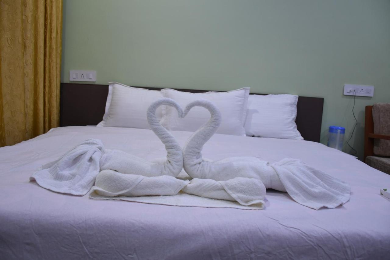 Hotel Aayes And Resort Shanti Niketan Phòng bức ảnh